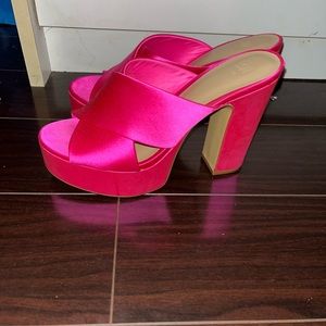 BARBIE PINK HEELS